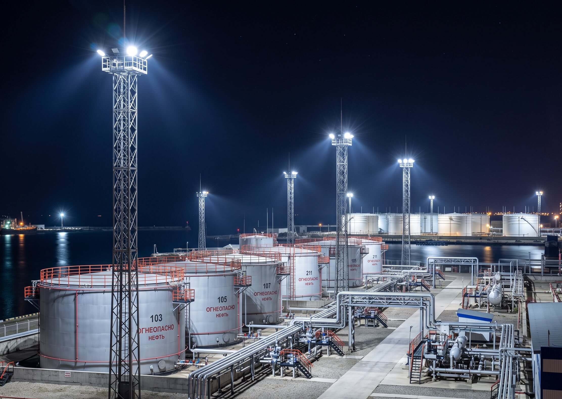 ПМС для нефтебазы | СК ЭнергоН Поставка прожекторных мачт для освещения нефтебазы в Тюменской области
